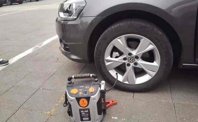 石台汽车搭电案例